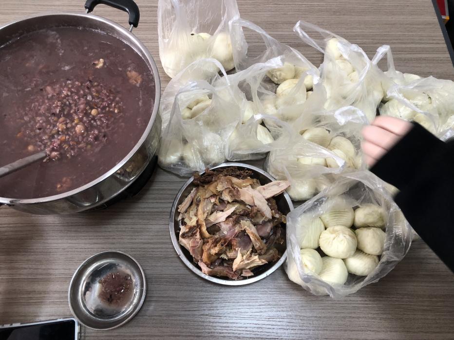 Zemeijia-anställda firar Laba-festivalen