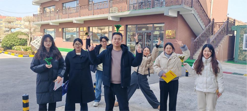 Zemeijia Lively Shuttlecock Kicking Activity.